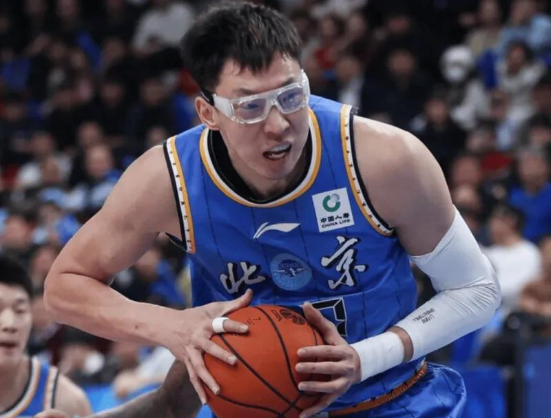 开云官方网站-北京遭致命打击！周琦眼部受伤，外加2内线伤停，后续内线咋办？